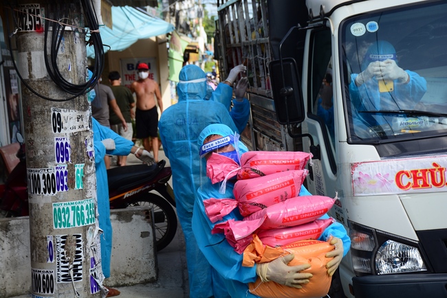 Chùa Hoằng Pháp: Tiếp tục hỗ trợ người dân khó khăn trong đại dịch Covid (đợt 8)